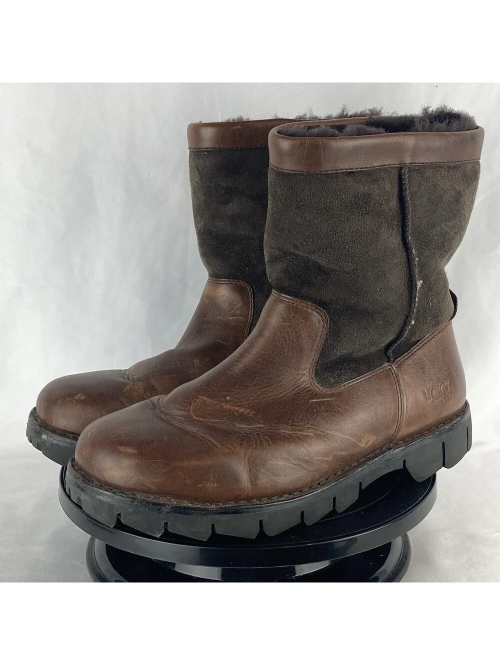 Men’s Size 10 UGG Australia 5485 Brown Leather Shearling Lined Winter Boots